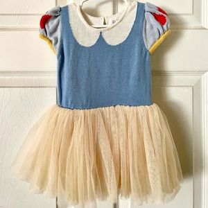 Baby girl 12-18 months baby gap Snow White sweater dress. Good condition